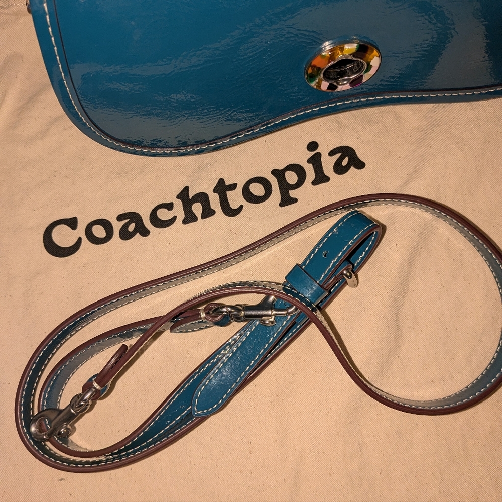 Coach Coachtopia Wavy Dinky Bag – Turquoise Patent Leather with Resin Chain - Picture 2 of 6